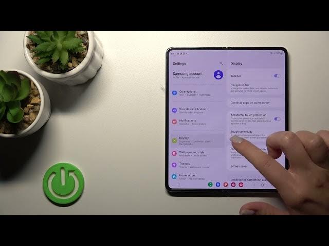 Video thumbnail for How to Increase Touch Sensitivity in SAMSUNG Galaxy Z Fold 4 – Screen Management