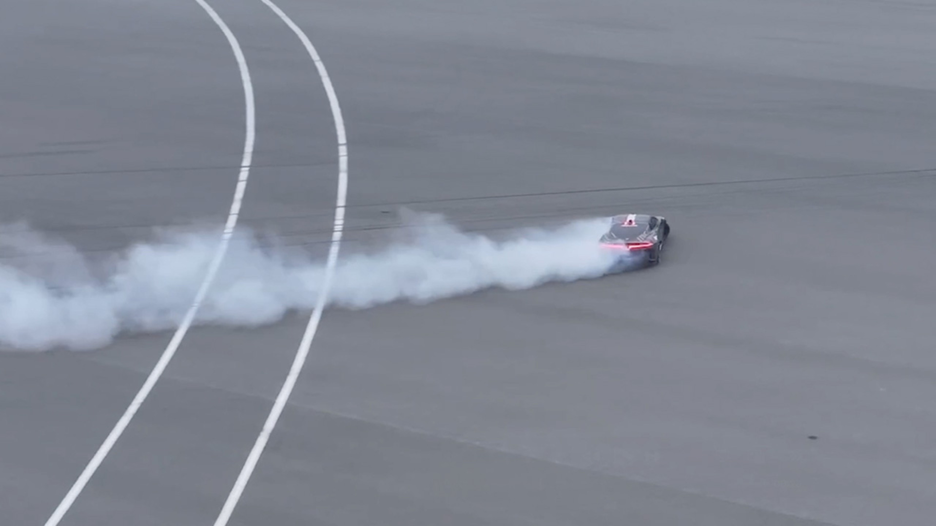 Video thumbnail for Fastest drift by an electric car  213.523 km/h (132.68 mph) by Jason Ye driving a HYPTEC SSR