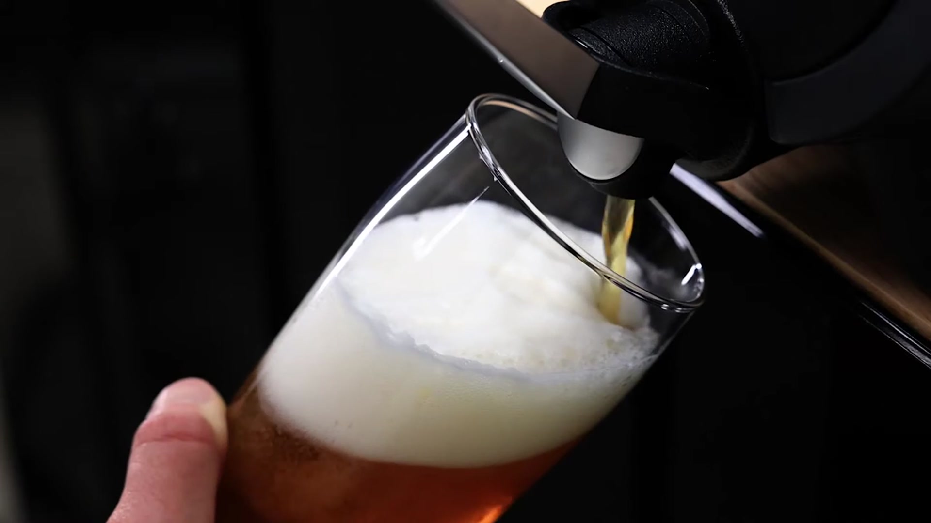 Video thumbnail for Brewing the Space Hopper IPA at home using the Pinter homebrewing system(720P_HD)