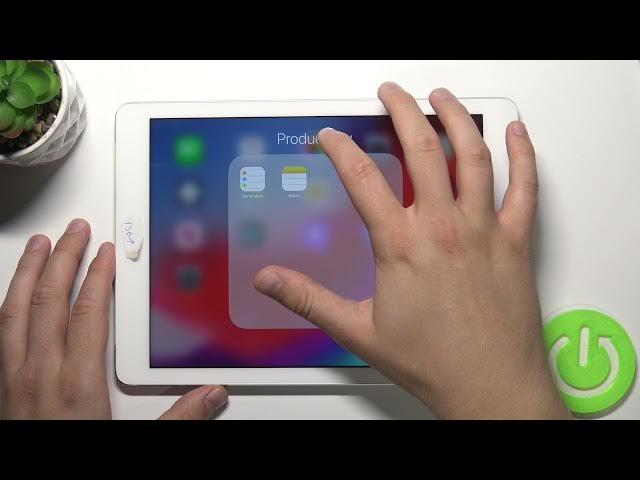 Video thumbnail for How to Create App Folders on iPad Air 1st Generation Home Screen - Organize Applications