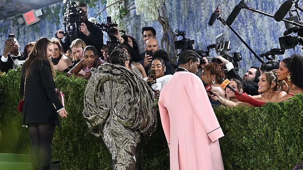 Video thumbnail for NY: 2026 Metropolitan Museum of Art Costume Institute Gala.