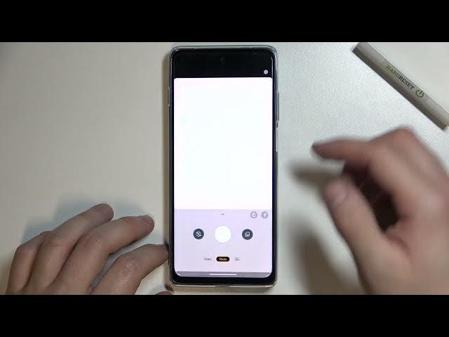 Video thumbnail for How to Take a Selfie Using Palm Gesture in Motorola Moto G200 - Shooting Method Settings