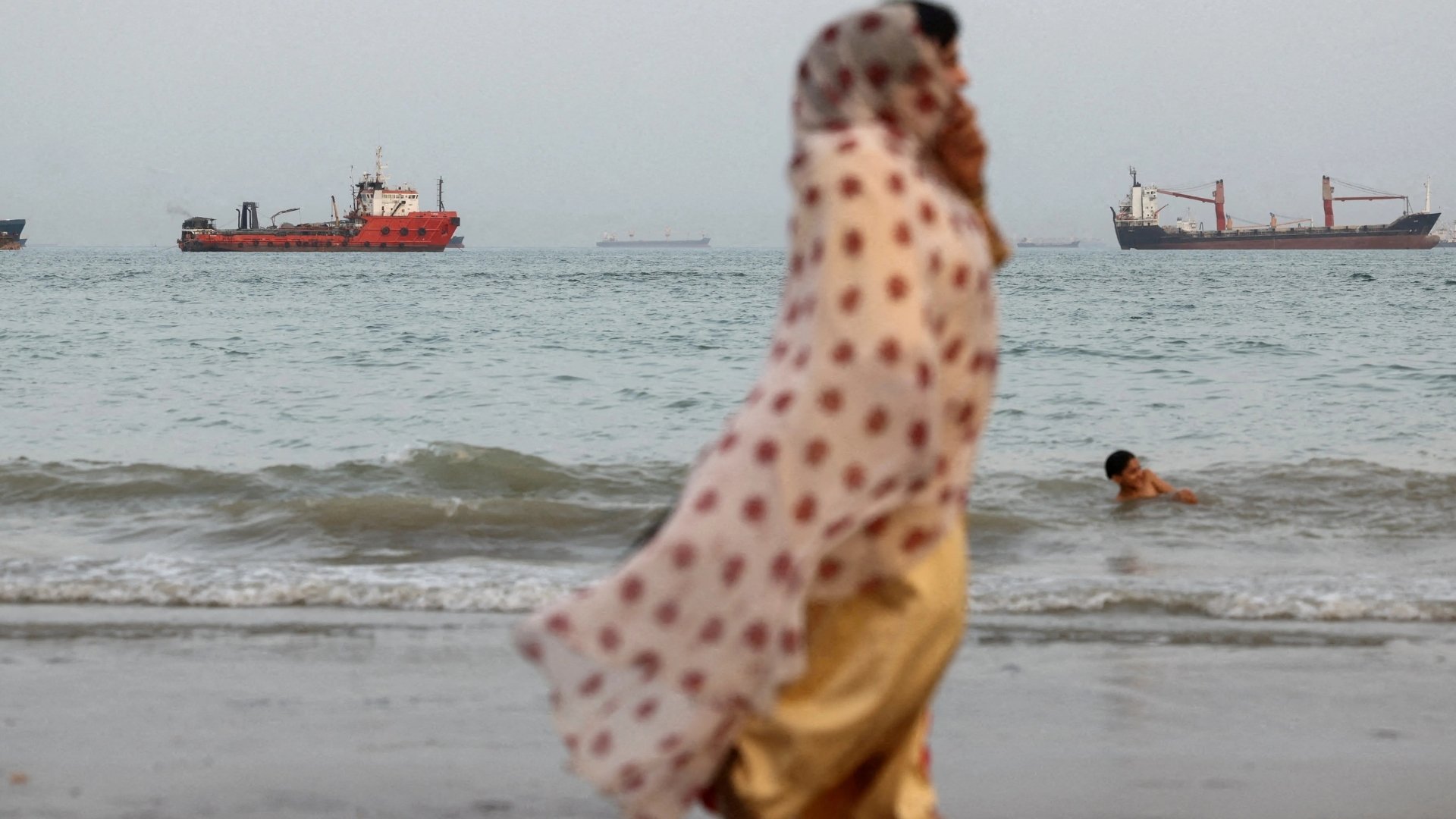 Video thumbnail for Oman open to Strait of Hormuz service fee proposal : Analyst