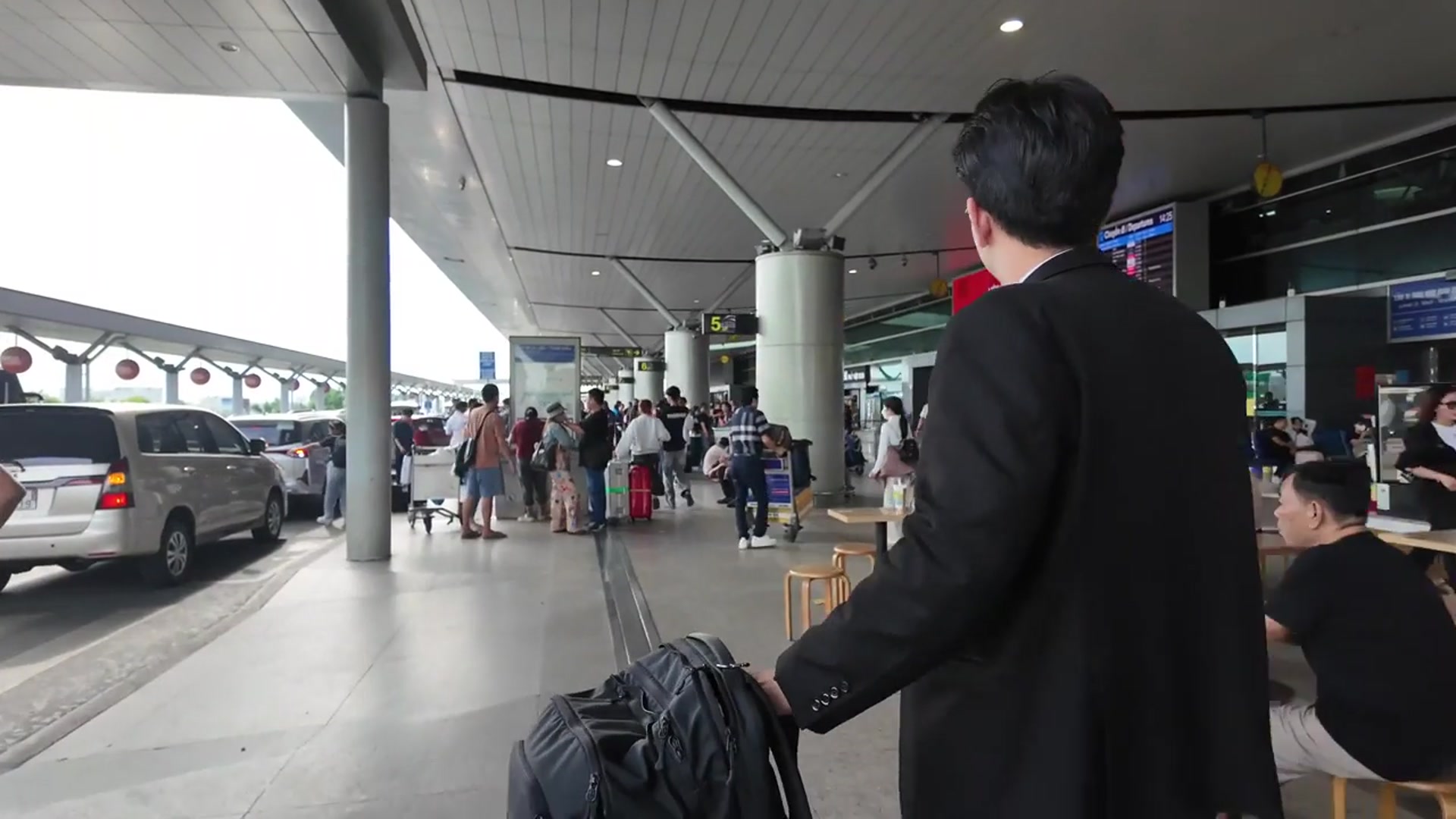 Video thumbnail for Ho Chi Minh City Airport Departure Guide 2025 | SGN Tips, Security & Boarding