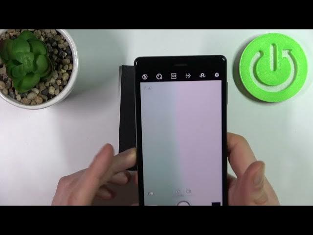 Video thumbnail for How to Take Burst Shot on SONY Xperia XZ2?? - Take Series of Photos