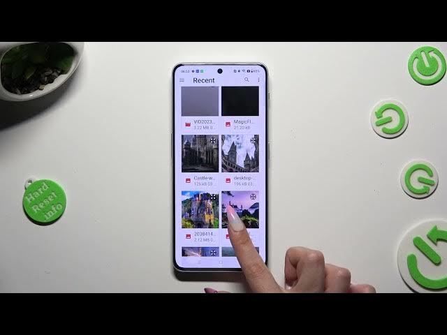 Video thumbnail for How to Attach Photos & Pictures to a Text Message on a OnePlus Nord 3