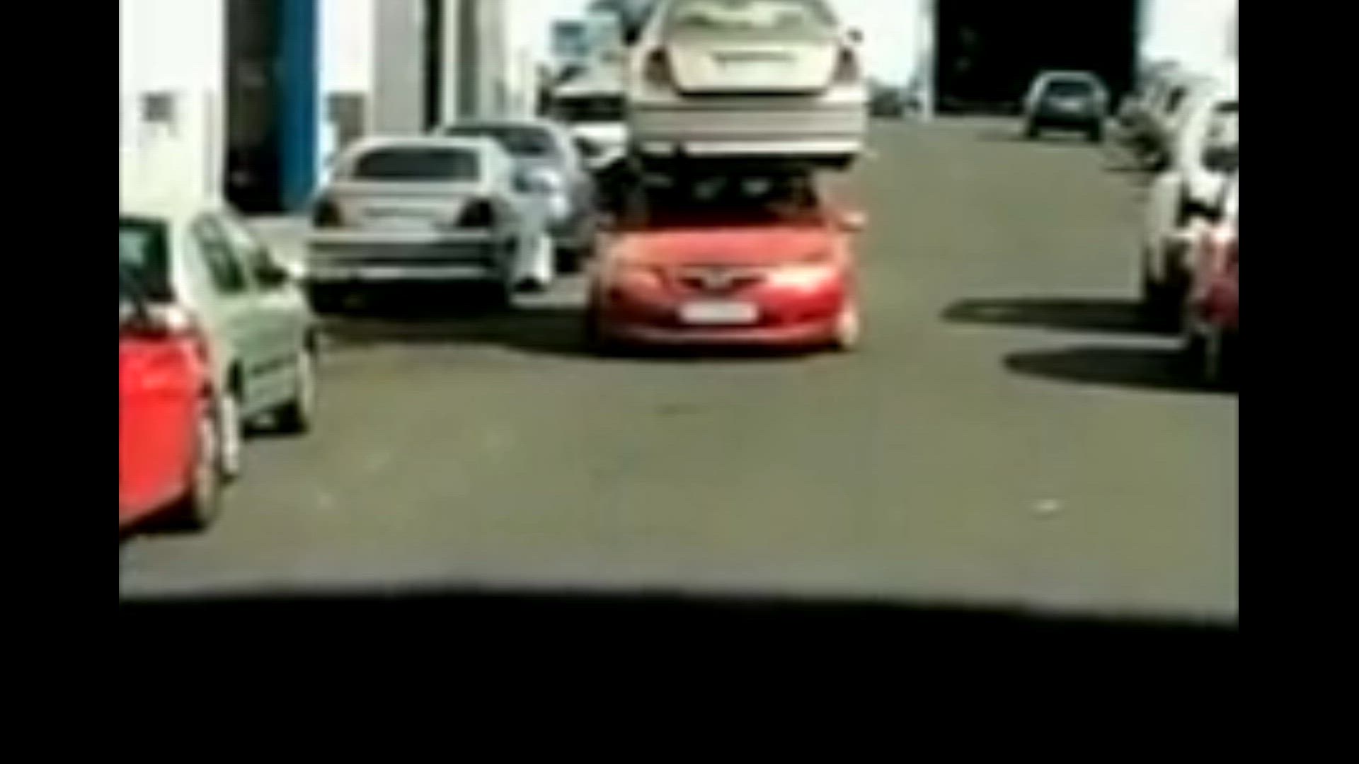 'Video thumbnail for Auto mit Auto auf dem Dach'