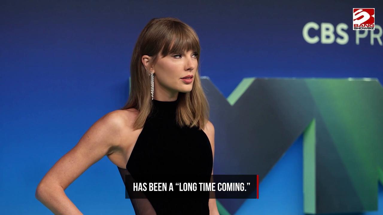 Video thumbnail for Dakota Johnson reveals she and 'genius' Taylor Swift talk about true crime 'a lot'.