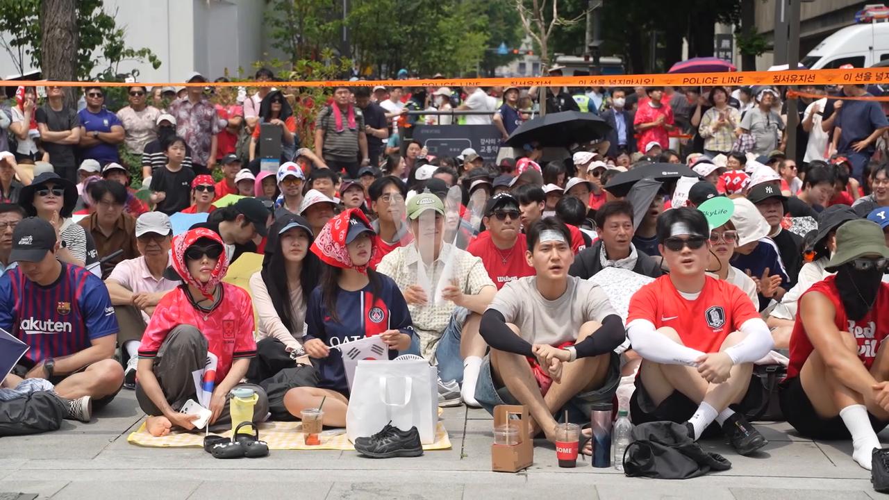 Video thumbnail for South Korea: South Koreans watch Mexico match on giant screen in Seoul.
