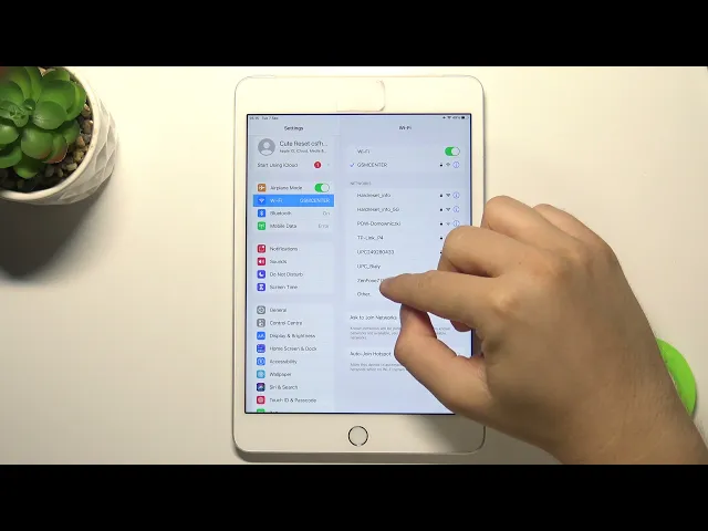 Video thumbnail for How to Connect iPad mini 4 to Wi-Fi – Network Connected