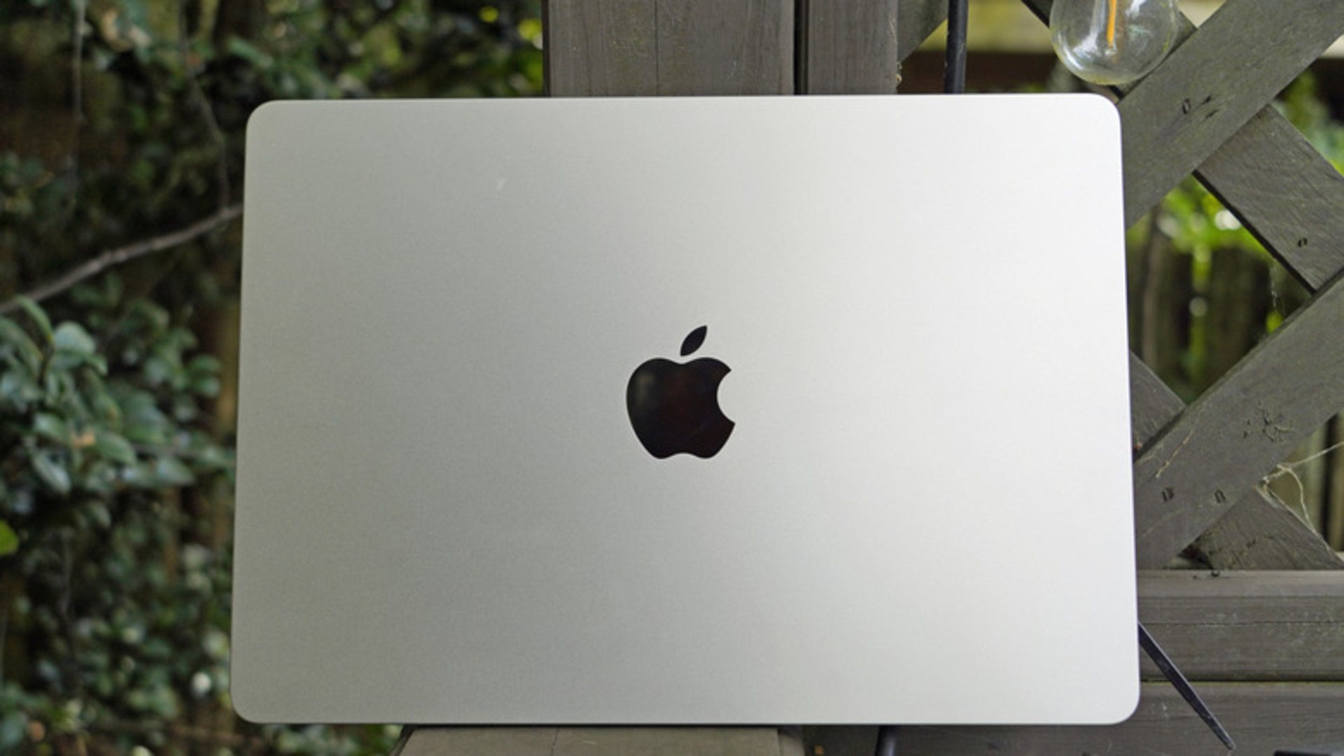 Video thumbnail for Apple Upgrade Is A Great Deal On Paper, But Make Sure You Read The Fine Print