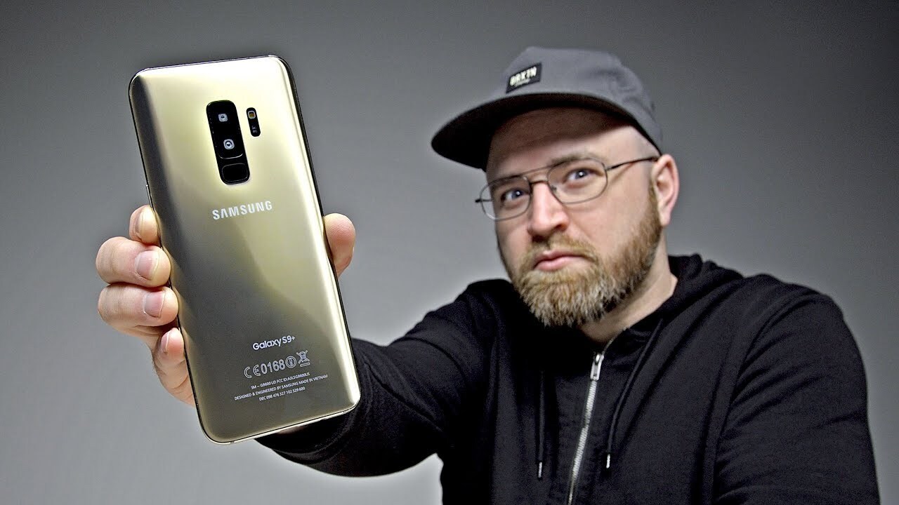 Video thumbnail for Unboxing The Samsung Galaxy S9 Clone