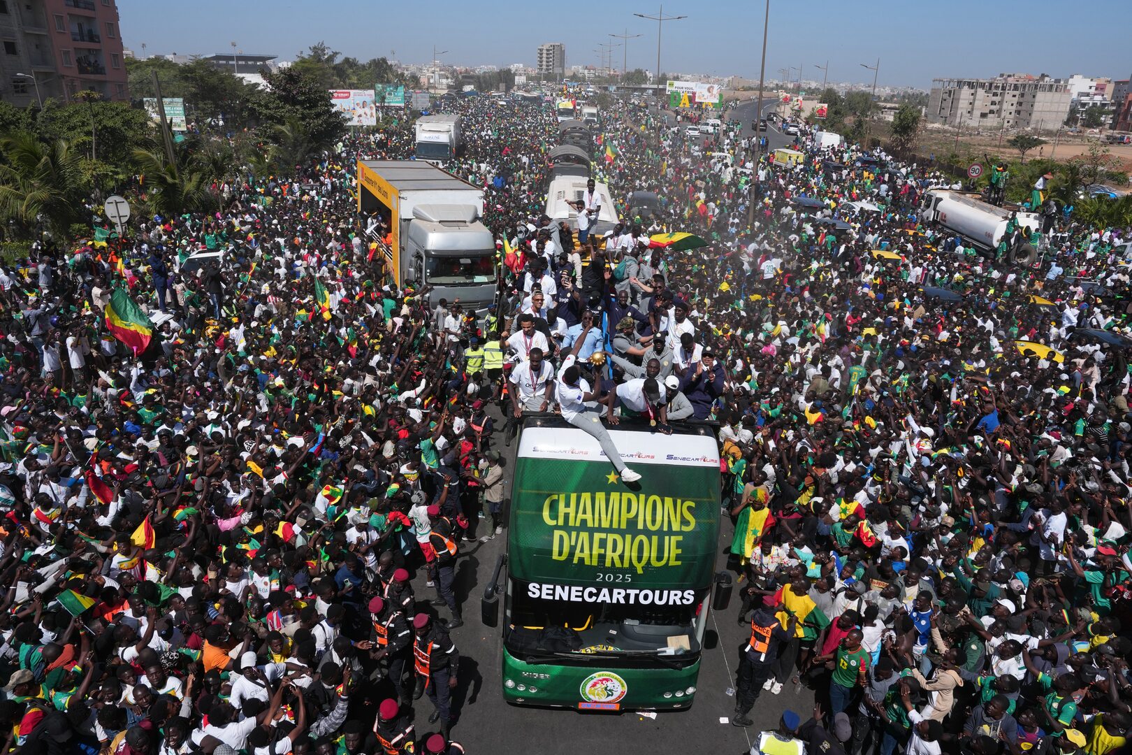 Video thumbnail for Football fans celebrate Senegal's AFCON victory parade