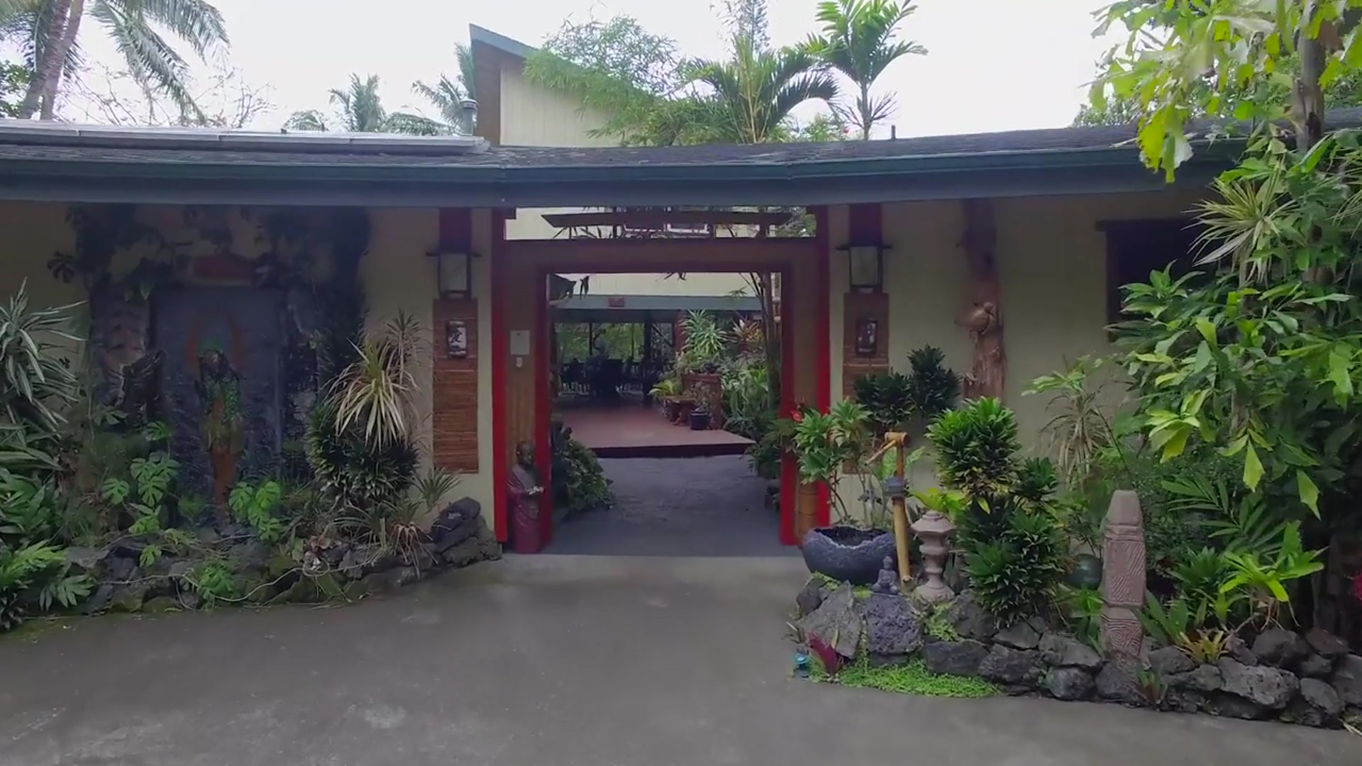 Video thumbnail for American Travelers visit Honu Kai B&B on the Big Island of Hawaii