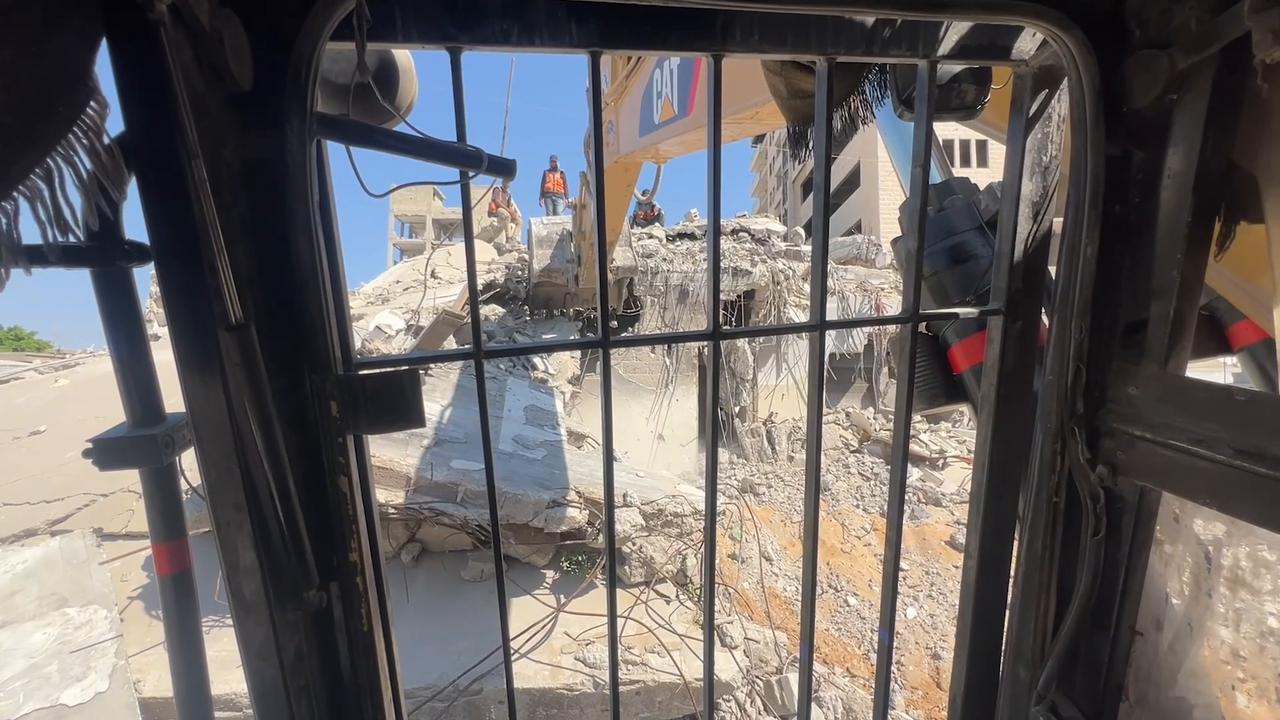 Video thumbnail for Gaza rescuers begin recovering bodies from rubble of home destroyed in early days of war.