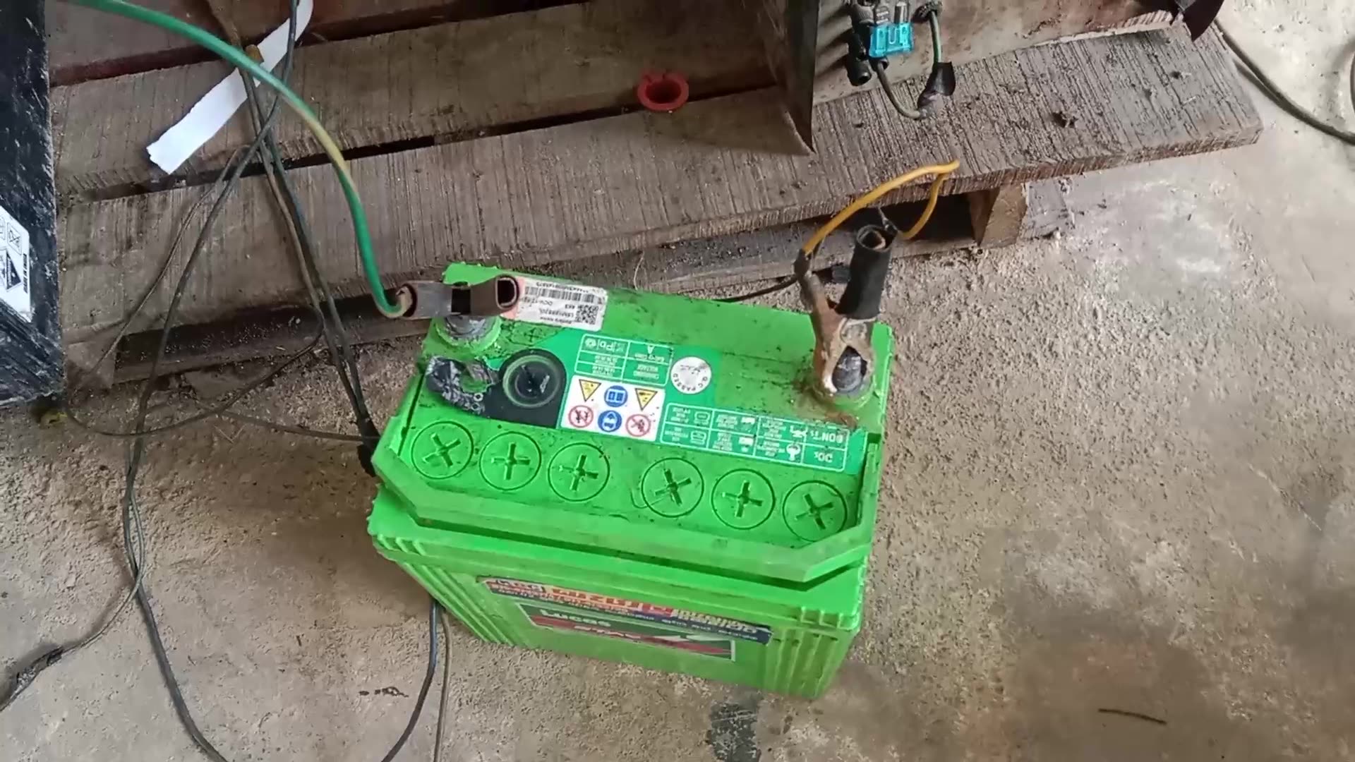 Video thumbnail for Vintage DC Battery Charger