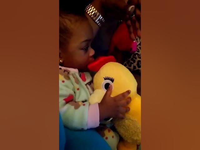 Video thumbnail for Rontryelle eating Chica.