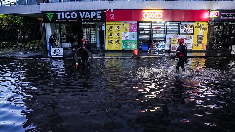 Video thumbnail for Storm chaos in Santiago as hail, floods and power cuts slam Chile’s capital