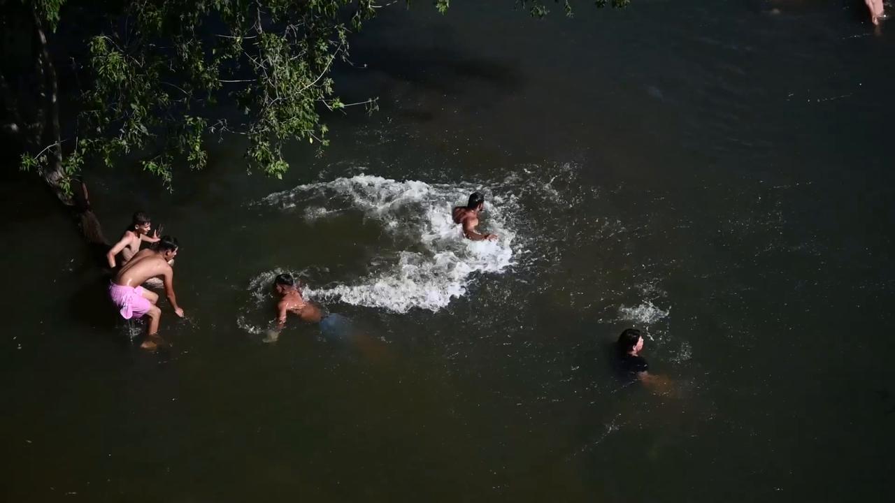 Video thumbnail for Slovakia: Heatwave grips Slovakia as authorities warn for record-breaking temperatures.