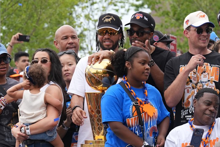 Video thumbnail for LIVE COVERAGE: New York Knicks get key to the city after championship win