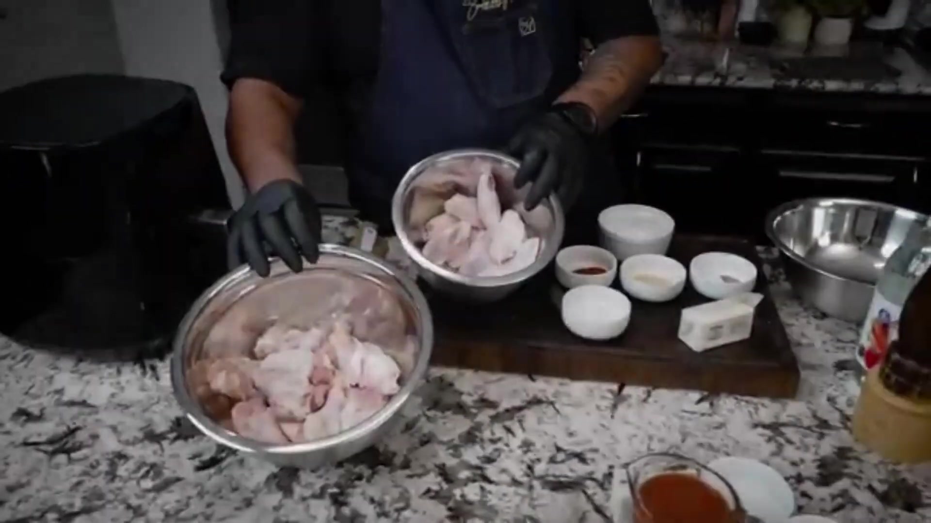 'Video thumbnail for Finger Lickin' Buffalo Wings'
