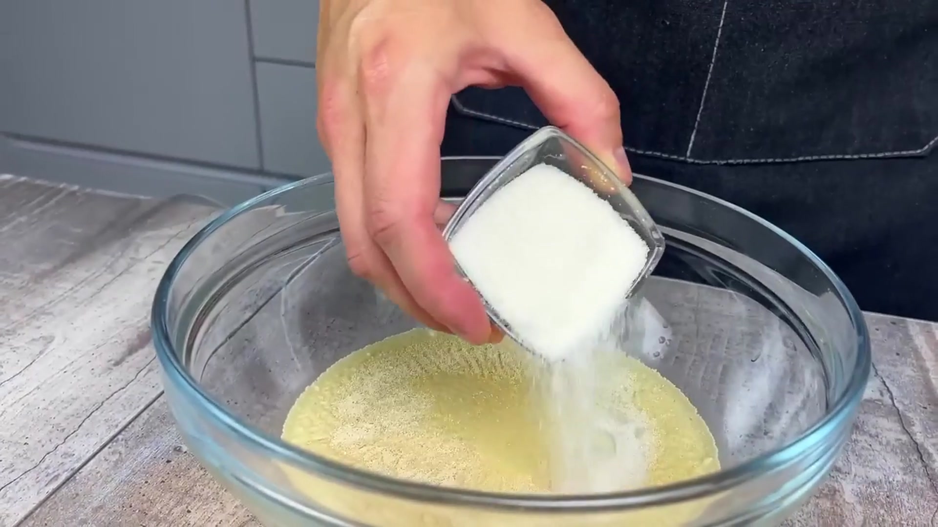 'Video thumbnail for These Cream Cheese Buns Will Drive You Crazy! Lighter Than Cinnamon Buns,But 10 Times More Delicious'