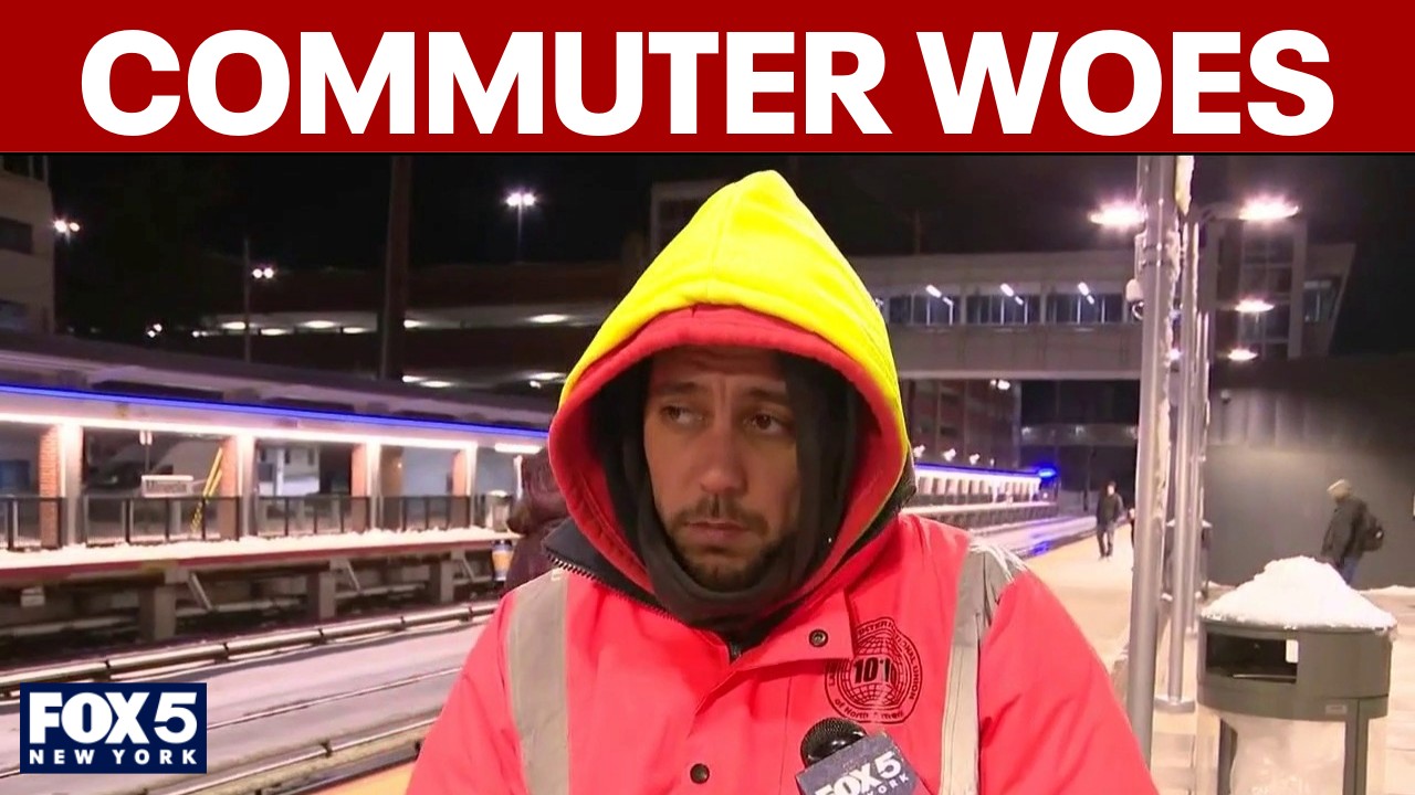 Video thumbnail for Commuters endure public transit after snow storm: NJ Transit, LIRR latest