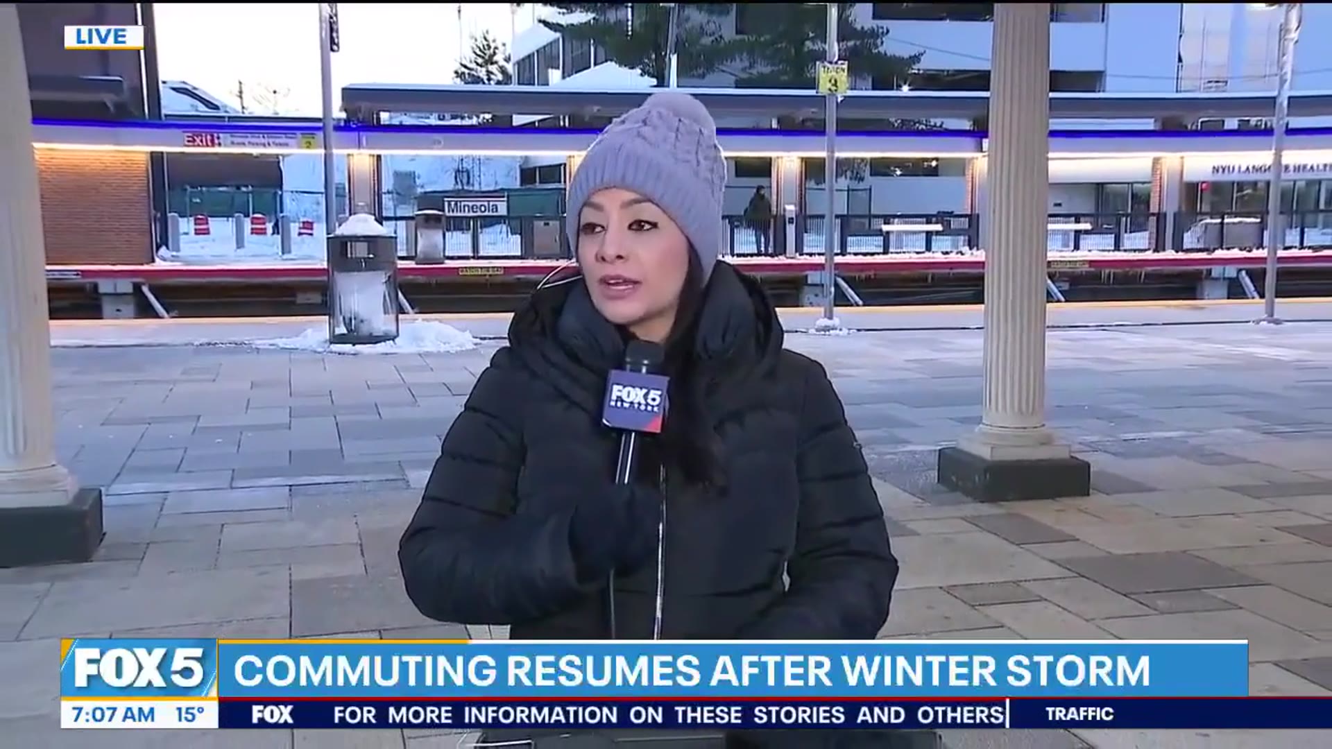 Video thumbnail for Commuters endure public transit after snow storm: NJ Transit, LIRR latest
