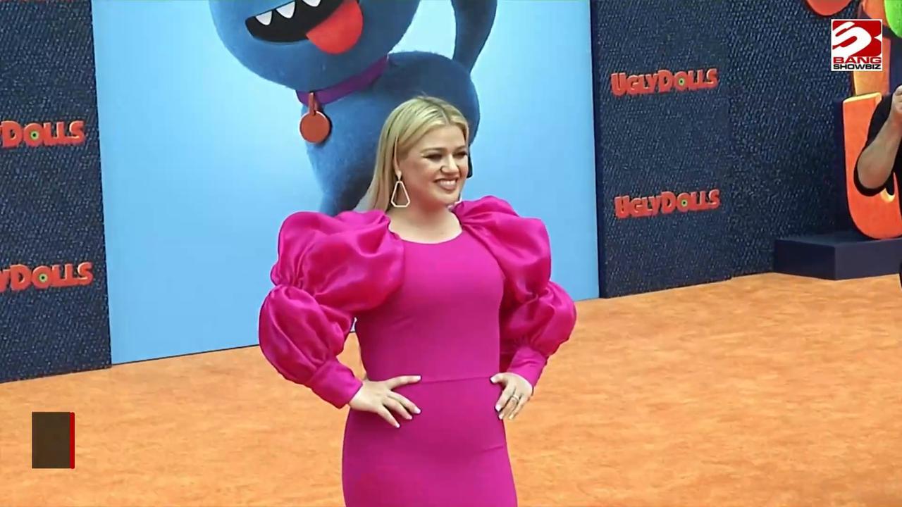 Video thumbnail for Kelly Clarkson has caused the cost of an animatronic bird to rise to $15 million
