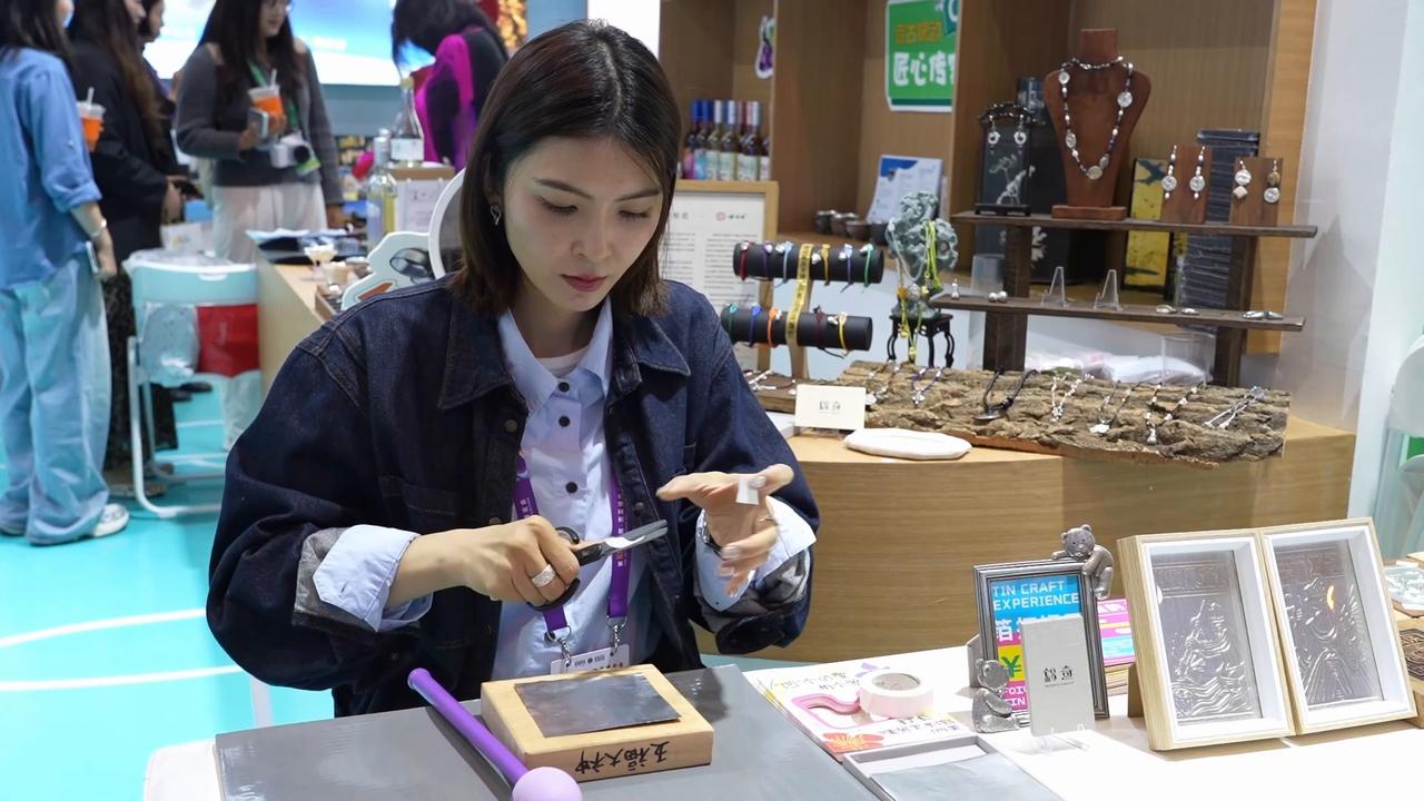 Video thumbnail for China: Intangible cultural heritage showcased at expo in Kunming.