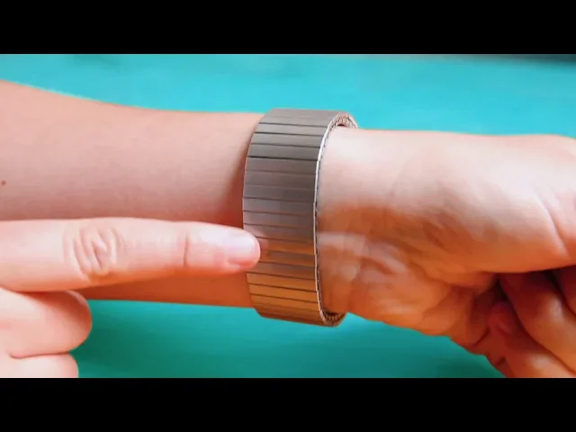 Video thumbnail for Speidel Twist-O-Flex Stainless Steel Apple Watch Band [CoM Watch Store]