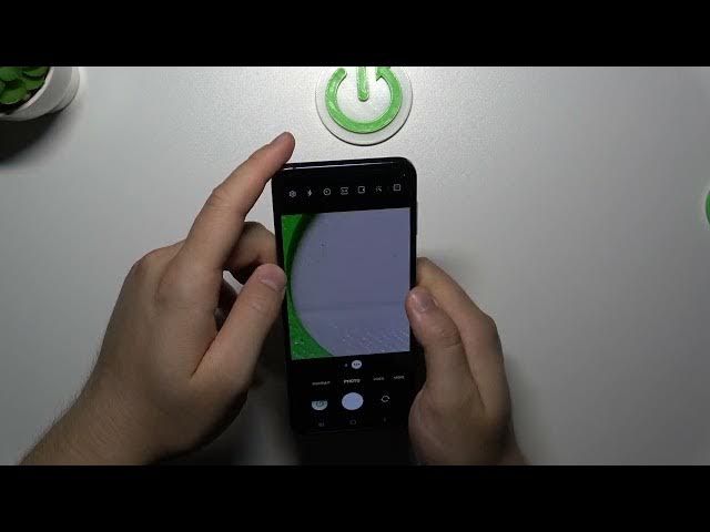 Video thumbnail for What is the Maximum Camera Zoom in Samsung Galaxy Z Flip 5