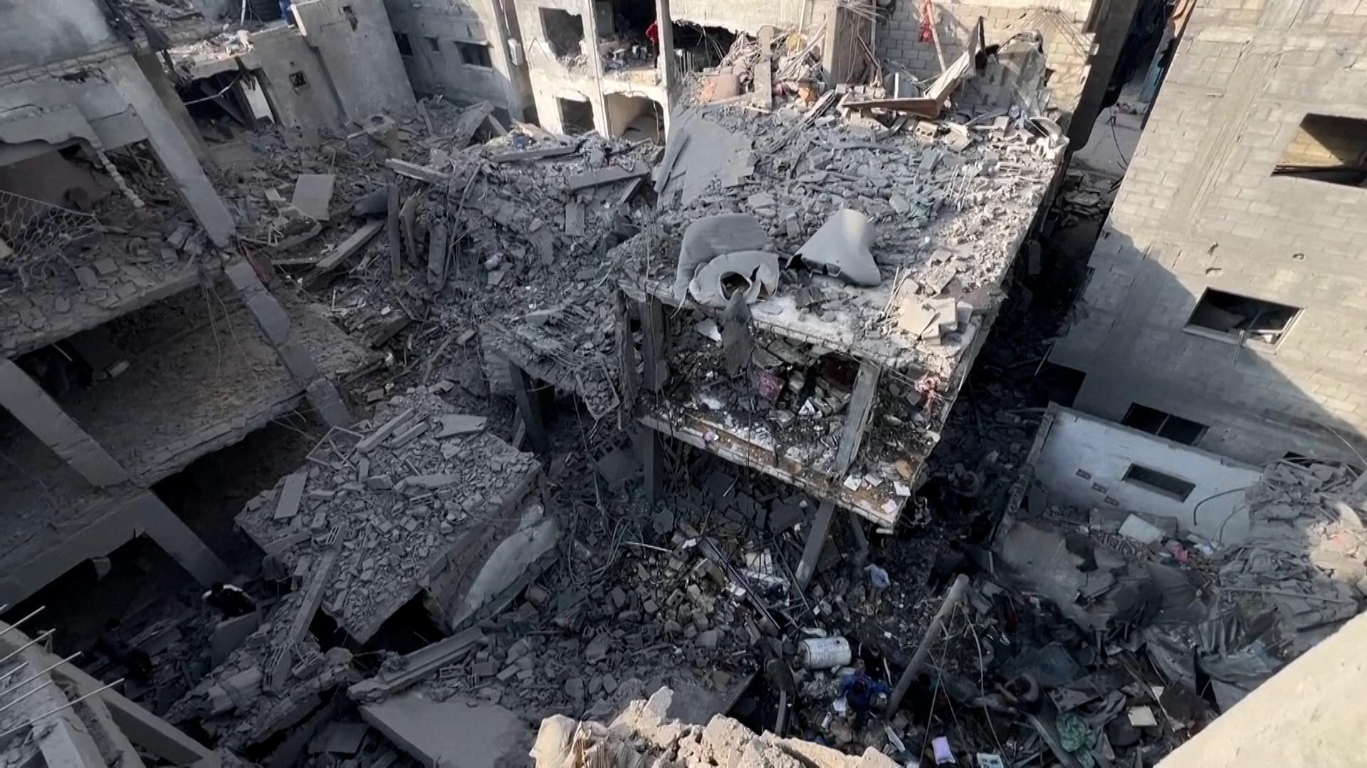 Video thumbnail for “Nowhere left to go”: Gaza residents return to rubble after Israeli strike