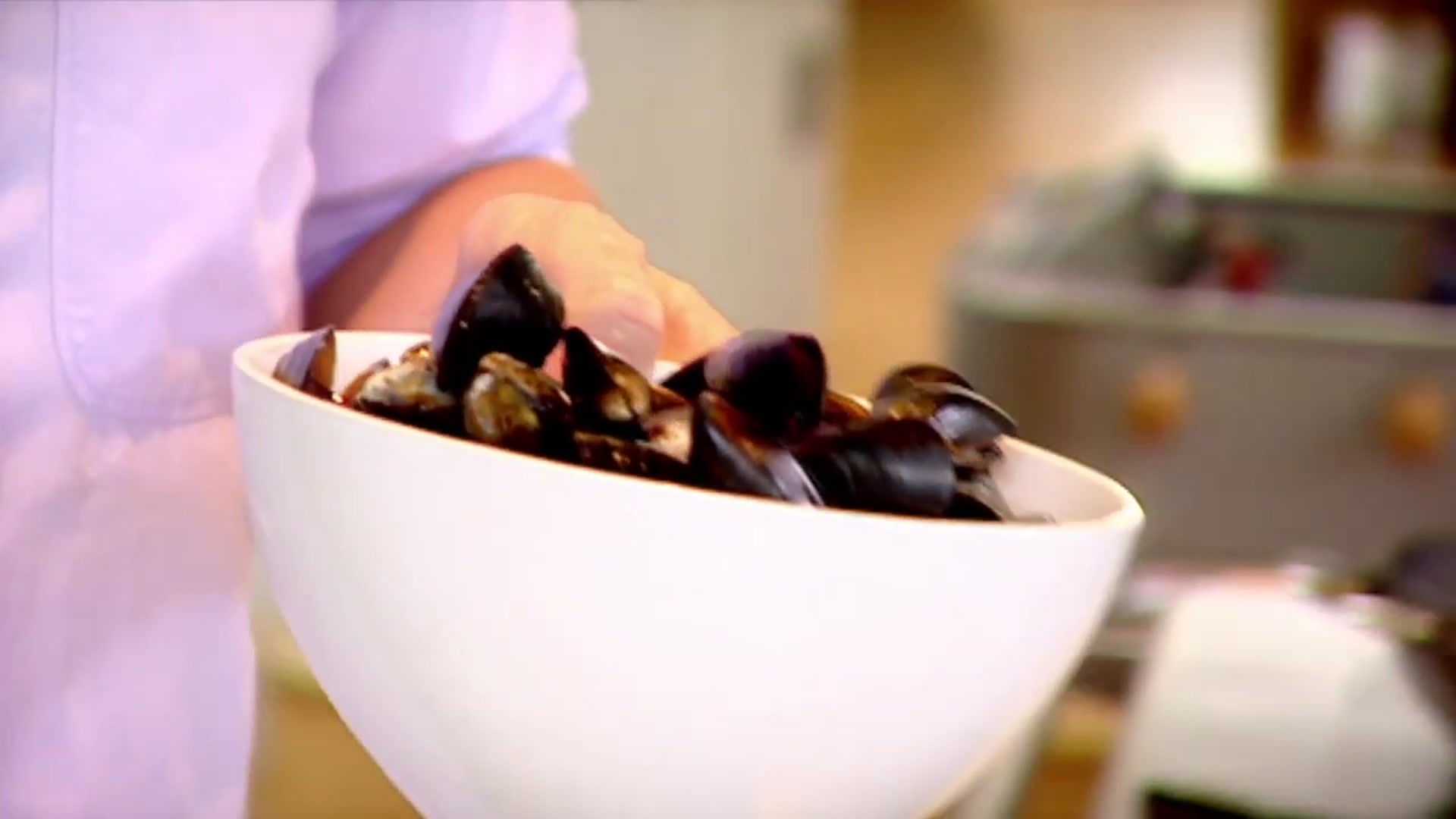 Video thumbnail for Gordon Ramsay Demonstrates How To Make Monkfish with a Mussel Broth ¦ The F Word (720p 25fps)