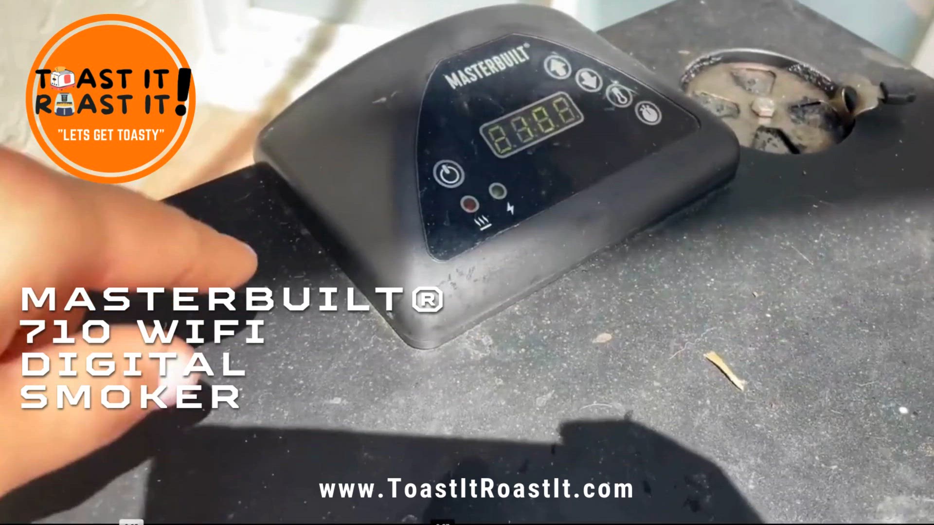 Video thumbnail for Masterbuilt®710 WiFi Digital Smoker