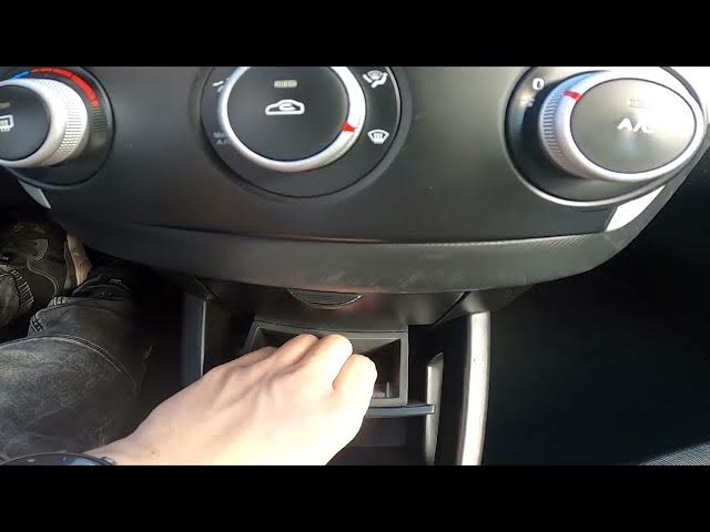 Video thumbnail for How to Eject Ash Tray in Kia Ceed I ( 2006 – 2012 ) | Empty the Ash Tray