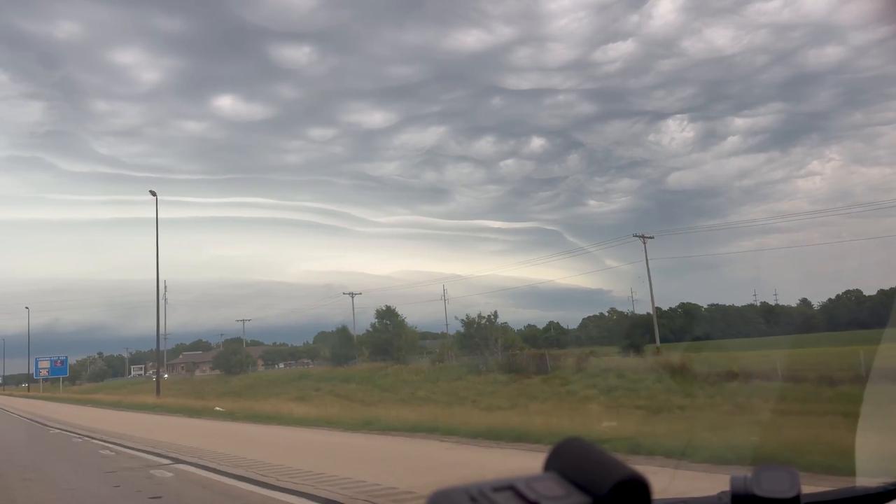 Video thumbnail for US: Shelf and Mammatus Cloud Formations.