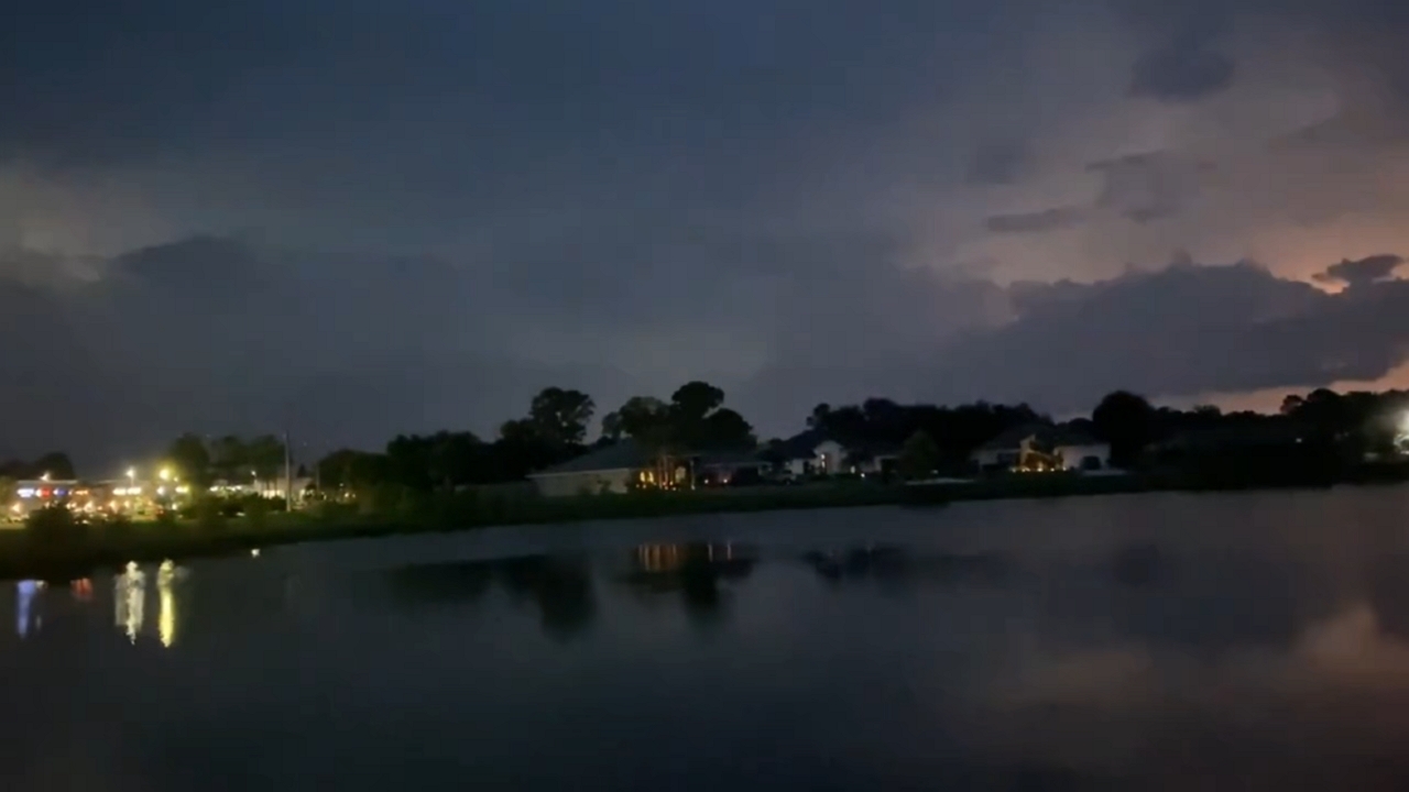 Video thumbnail for Lightning storm lights up the skies near Port St. Lucie, Florida