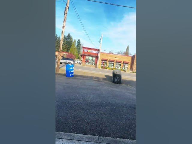 Video thumbnail for Emergency medical services car sirens sound