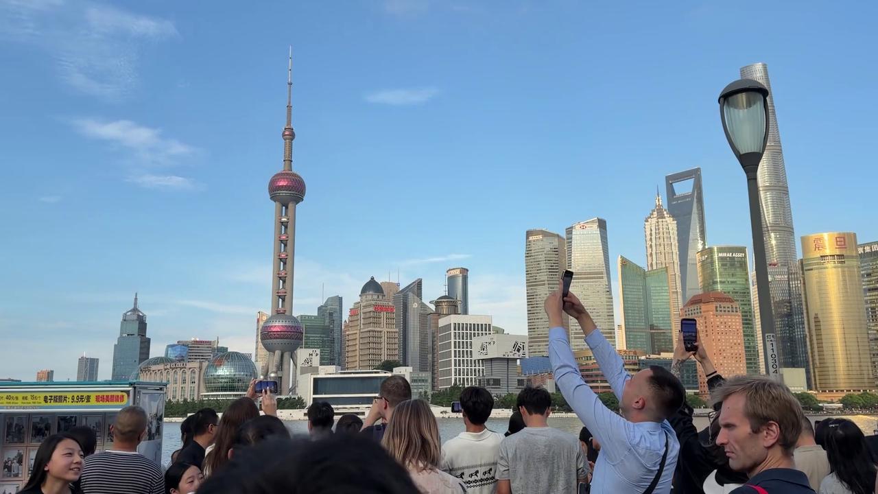 Video thumbnail for China: Views of Shanghai's Bund.