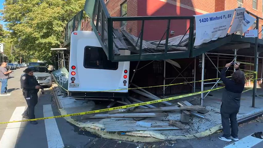 Video thumbnail for 1 hurt after unmarked bus slams into Crotona Park scaffolding