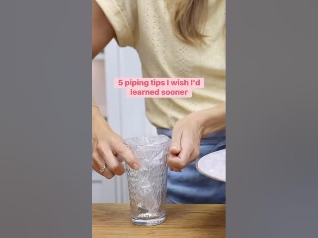 Video thumbnail for These 5 piping tips and tricks make piping much less messy! #cakedecorating #cake