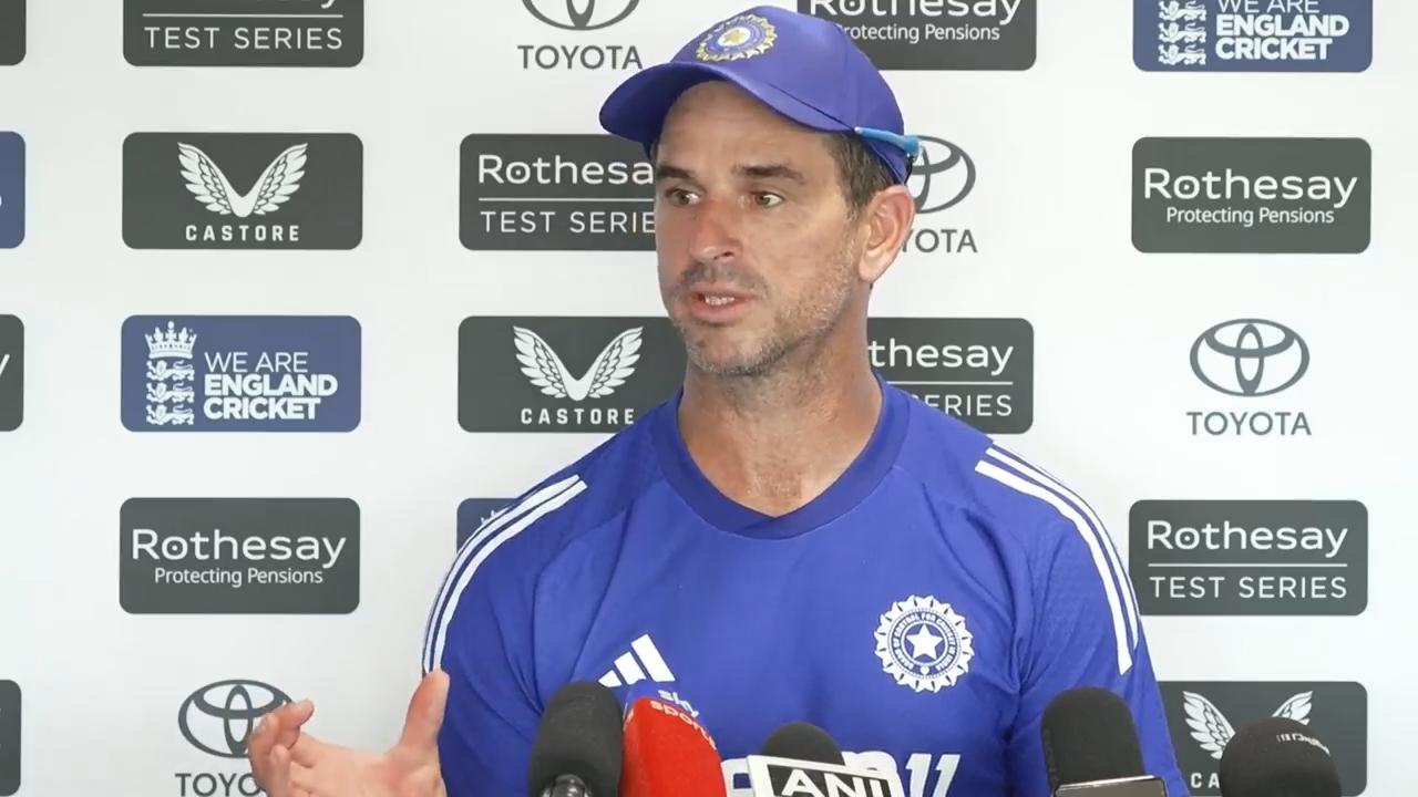 Video thumbnail for 'No decision on Bumrah until the laast minute' - ten Doeschate on India's team selection ahead of 2nd Test