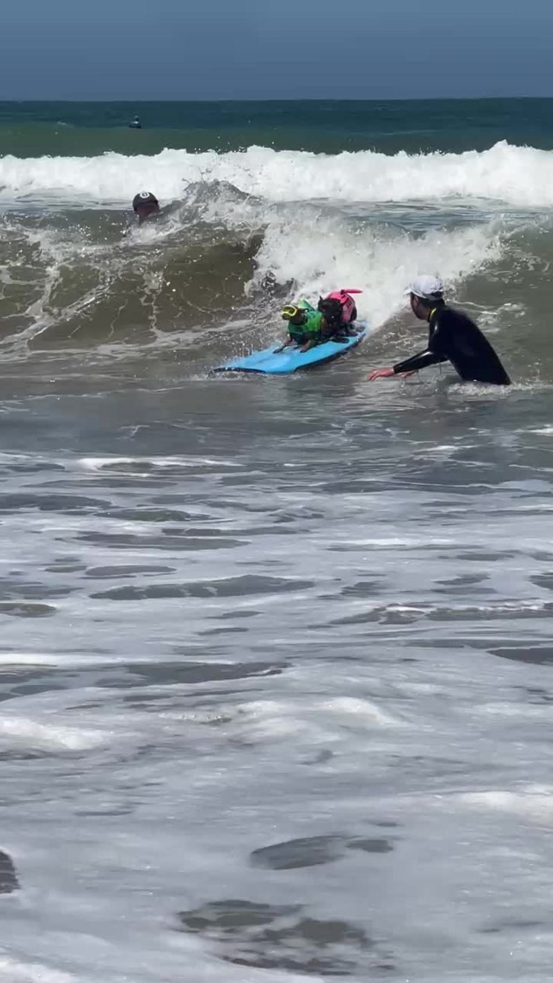 Video thumbnail for Rusty and Iza Catch Waves at World Dog Surfing Championship