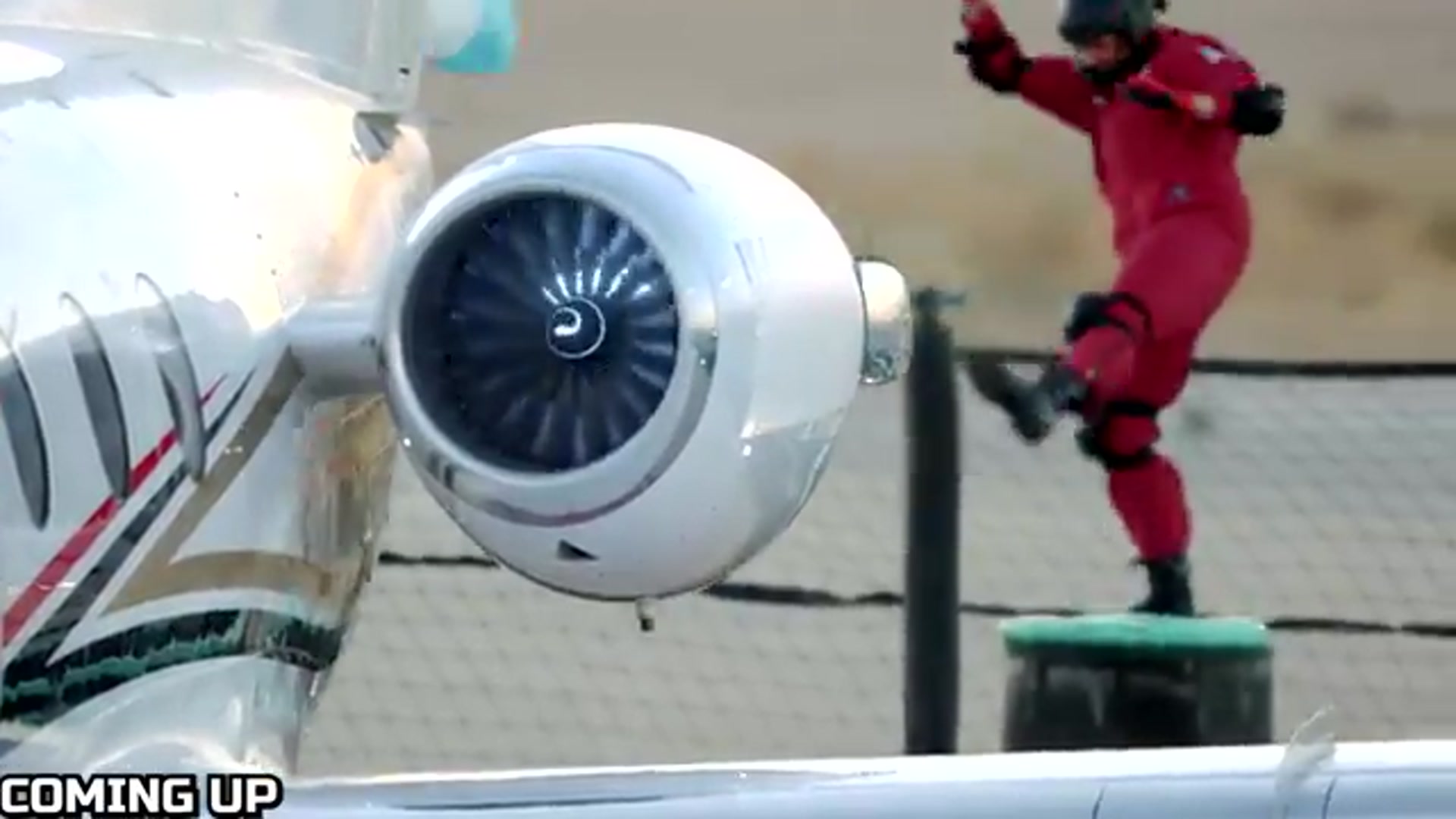 Video thumbnail for 100 Pilots Fight For A Private Jet