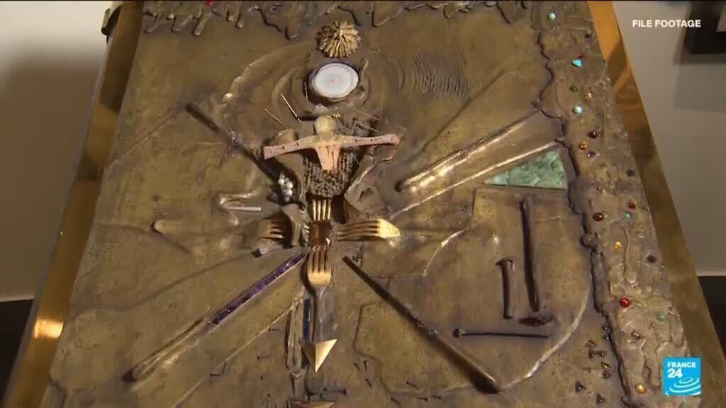 Video thumbnail for Priceless book designed by Dali stolen in France