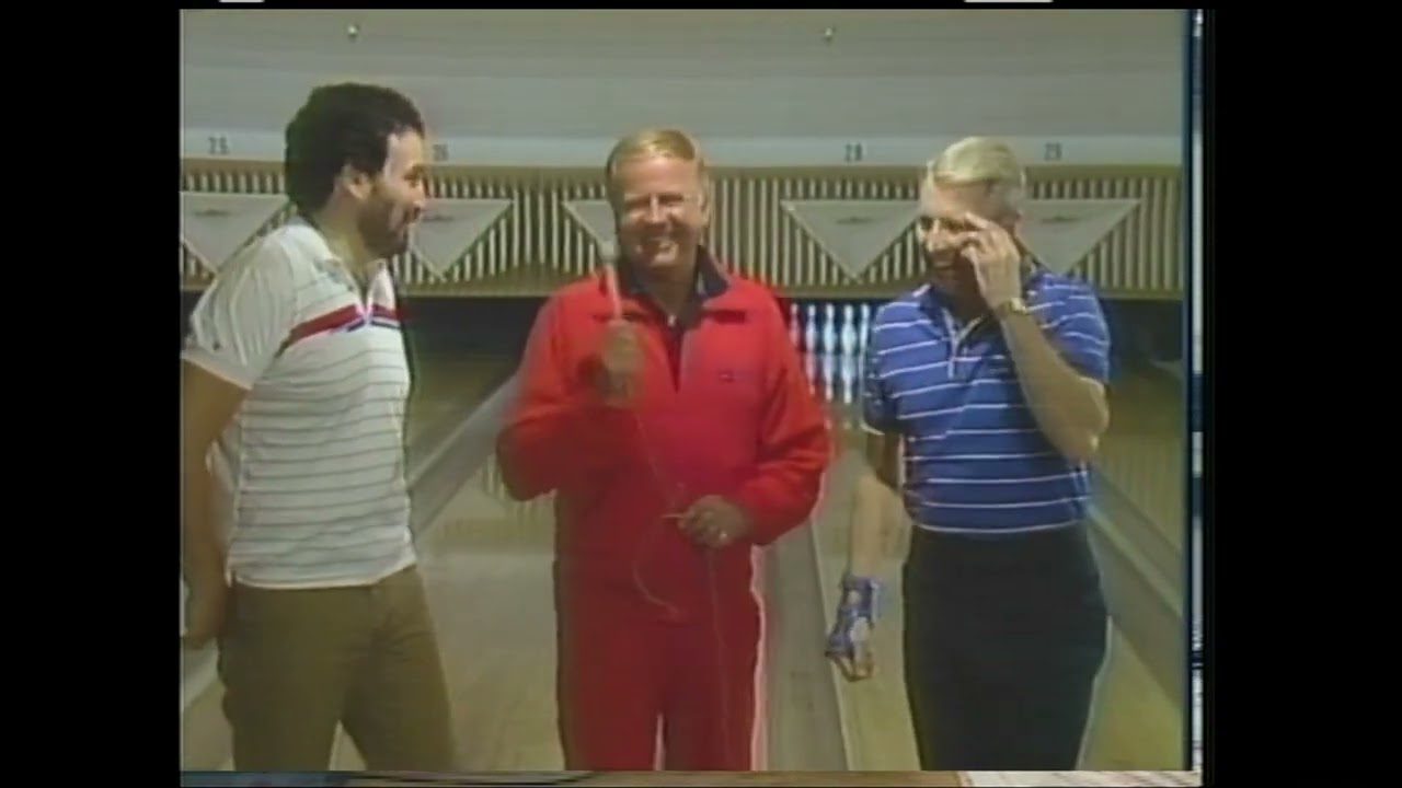 Video thumbnail for The War of The Stars - Features Dick Weber and Gabe Kaplan Bowling against each other