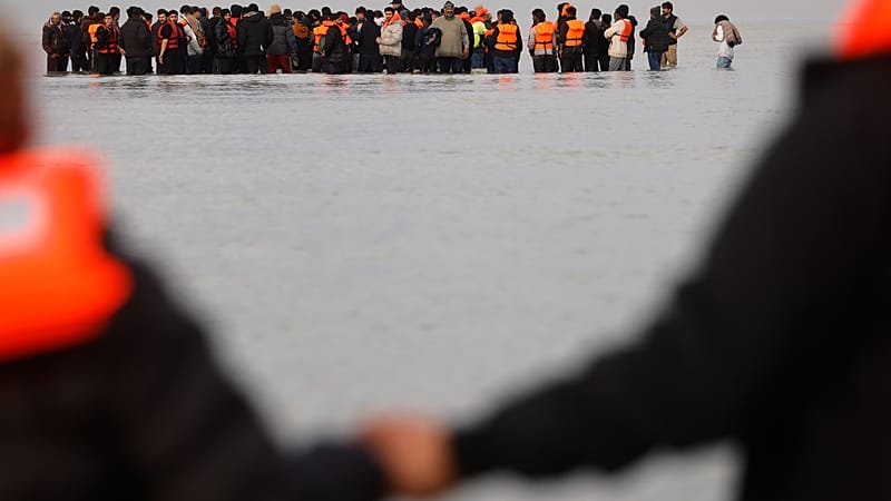 Video thumbnail for EU approves draft overhaul of migration policy