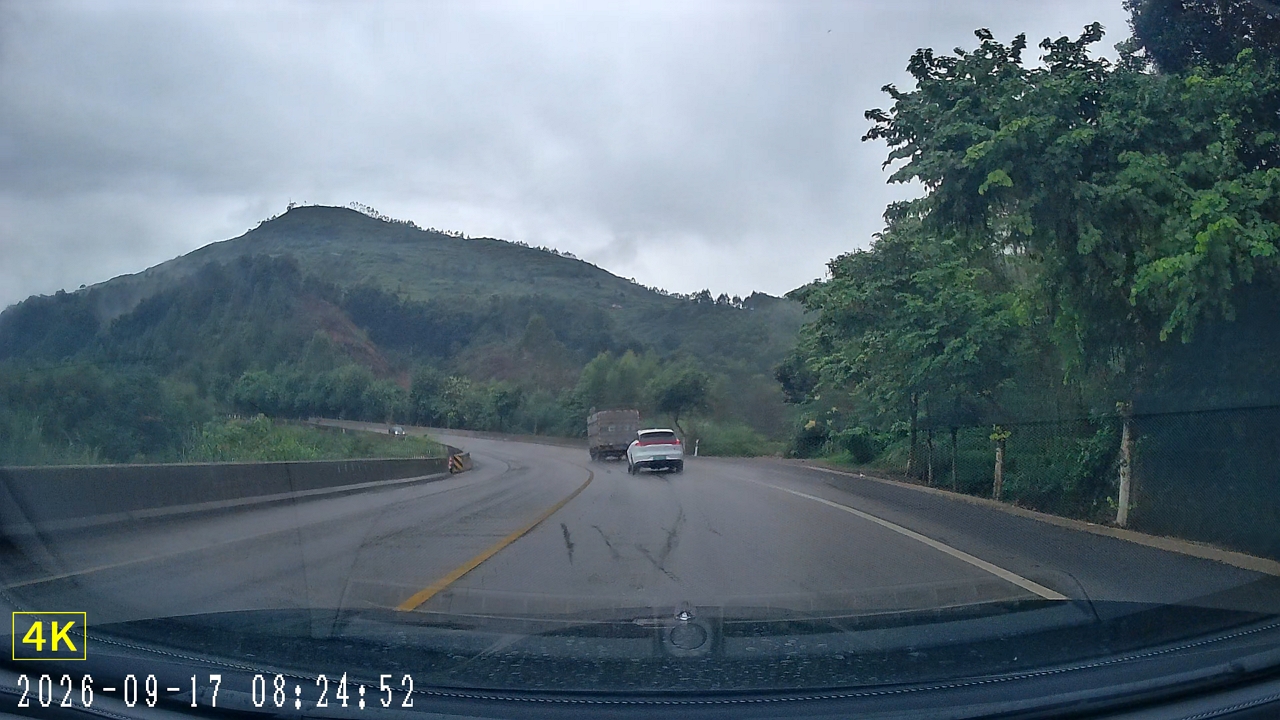Video thumbnail for Car Spins Out on Mountain Curve in Guangxi, China