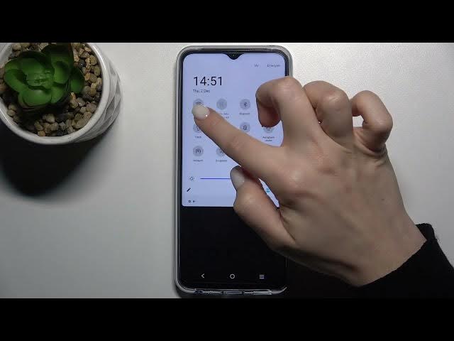 Video thumbnail for How to Switch On Flashlight on VIVO Y33s – Torch Settings